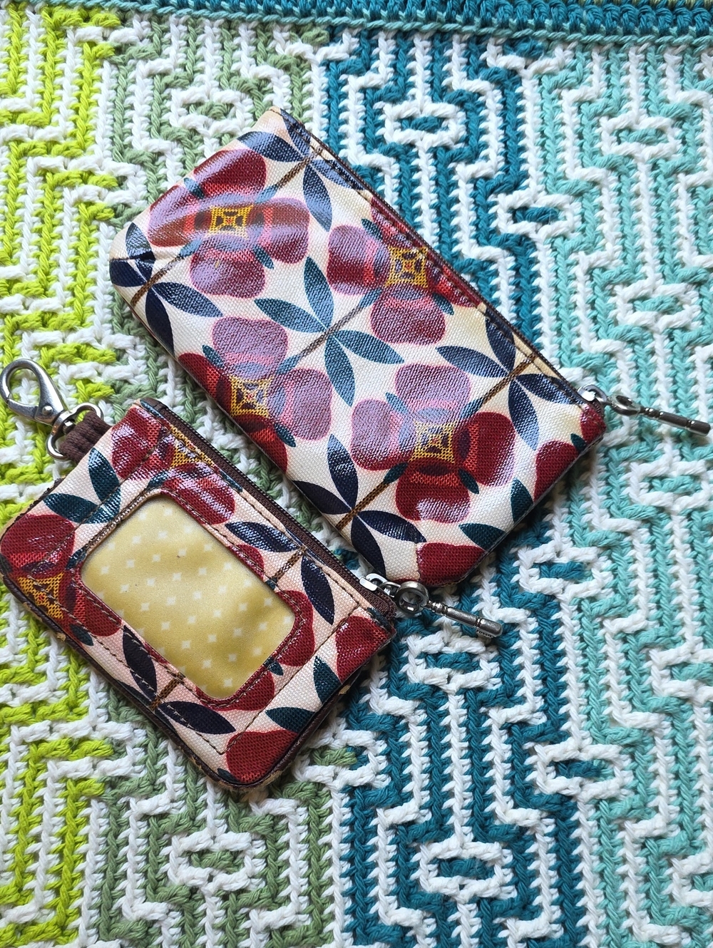 Fossil Red Floral Zip Key-Per Card Case And Pouch